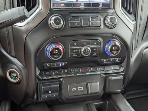 Used 2021 GMC Sierra 1500 AT4 w/ AT4 Premium Package AWD/4WD image 9