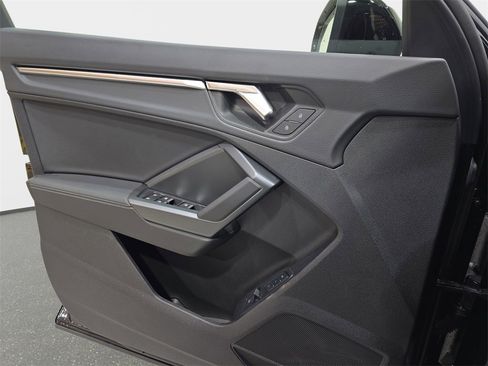 Certified 2025 Audi Q3 2.0T Premium w/ Convenience Package image 29