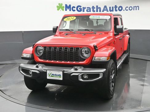 Used 2024 Jeep Gladiator Sport AWD/4WD image 21