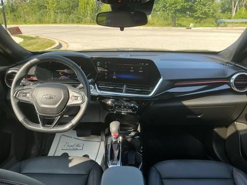 Used 2025 Chevrolet Trax RS w/ Sunroof Package FWD image 21