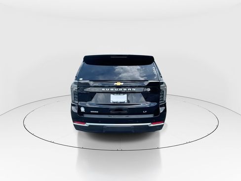 Used 2025 Chevrolet Suburban LT w/ Comfort Package RWD image 7