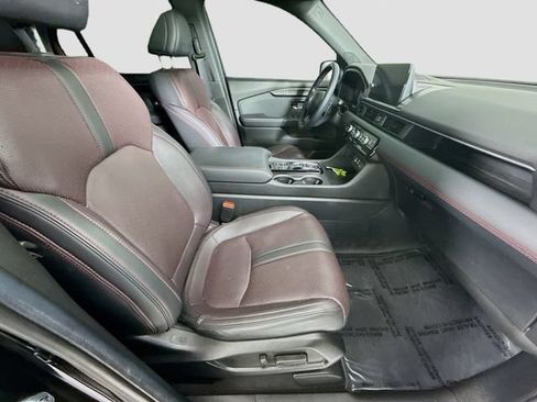 Used 2025 Honda Pilot Black Edition image 30