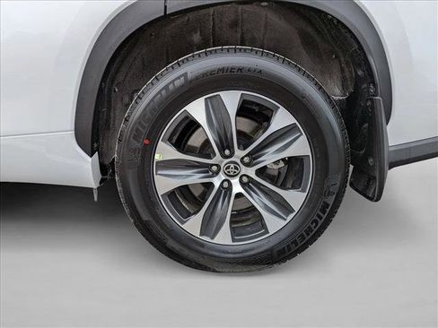 Certified 2026 Toyota Highlander XLE image 23