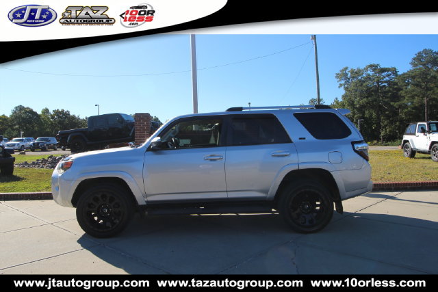 Used 2022 Toyota 4Runner SR5 RWD image 4