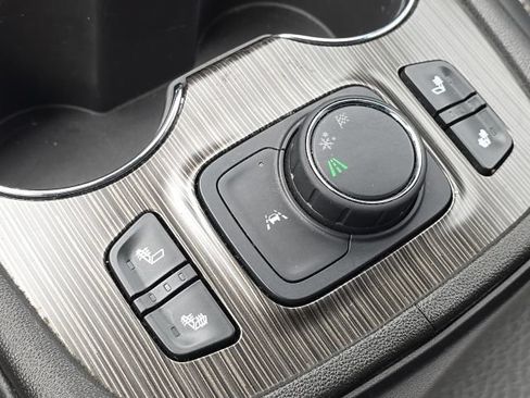 Used 2023 GMC Acadia SLT FWD image 39