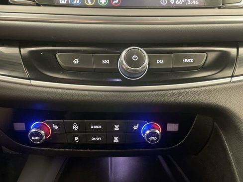 Used 2020 Buick Enclave Essence FWD image 11