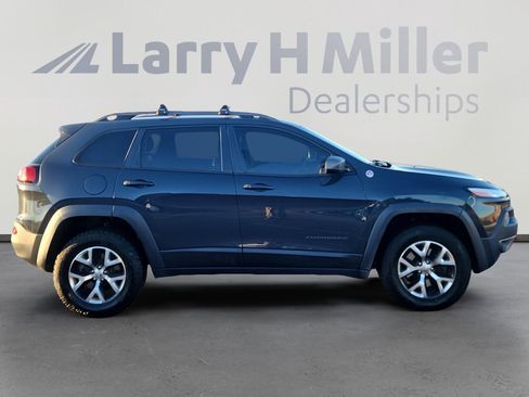 Used 2016 Jeep Cherokee Trailhawk w/ Cold Weather Group image 7