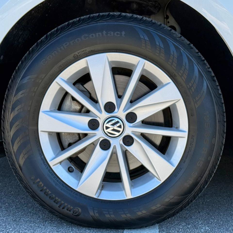 Used 2016 Volkswagen Golf S FWD image 17