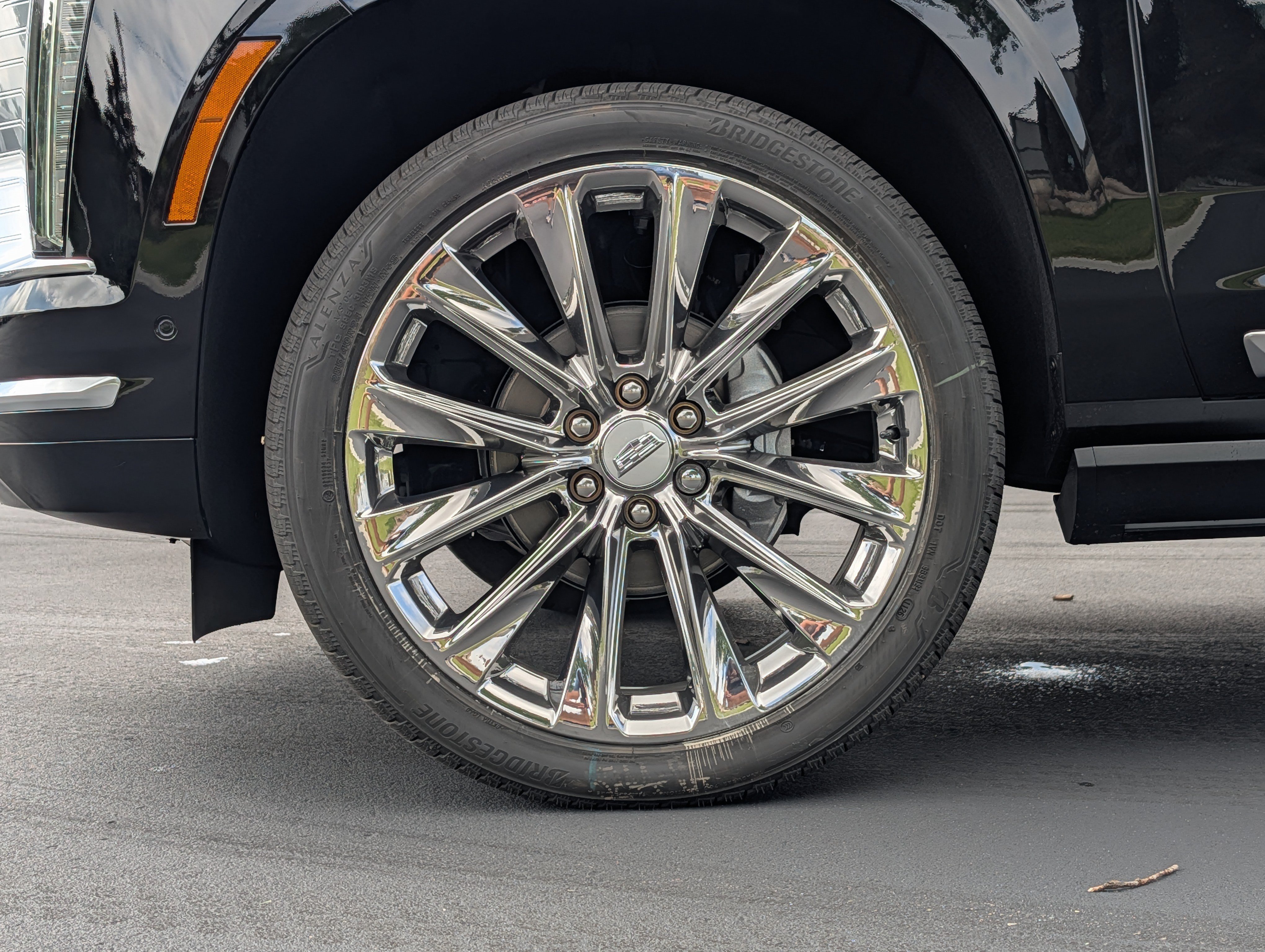 Used 2026 Cadillac Escalade ESV Platinum Luxury w/ LPO, Radiant Package AWD/4WD image 9