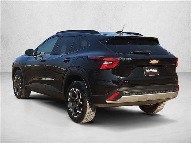 Used 2025 Chevrolet Trax LT FWD image 8