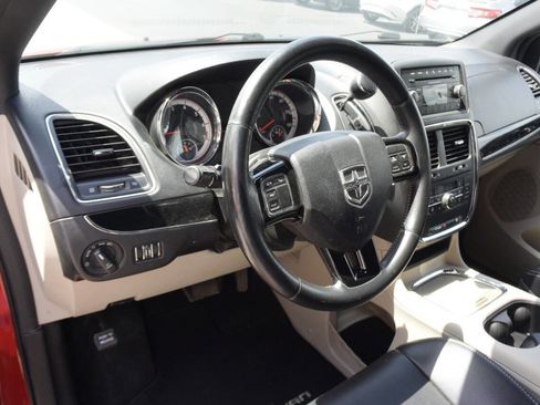 Used 2015 Dodge Grand Caravan SXT image 14