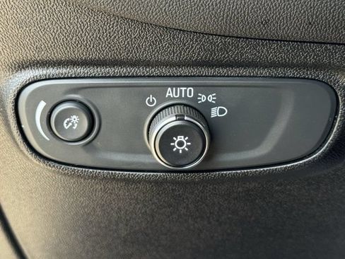 Used 2019 Chevrolet Equinox LS FWD image 25