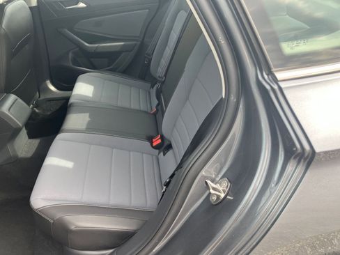 Used 2025 Volkswagen Jetta SE image 24