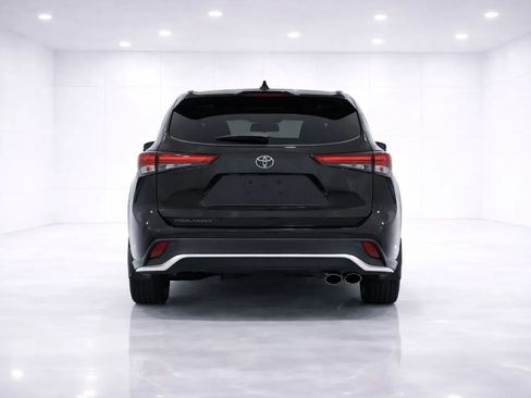 Used 2024 Toyota Highlander XSE image 4