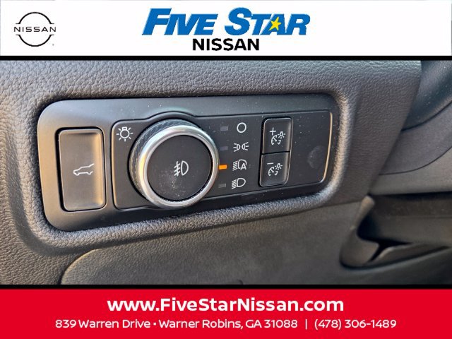 Used 2024 Ford Explorer XLT w/ Equipment Group 202A RWD image 29