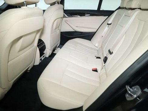 Used 2020 BMW 530i xDrive w/ Premium Package image 24