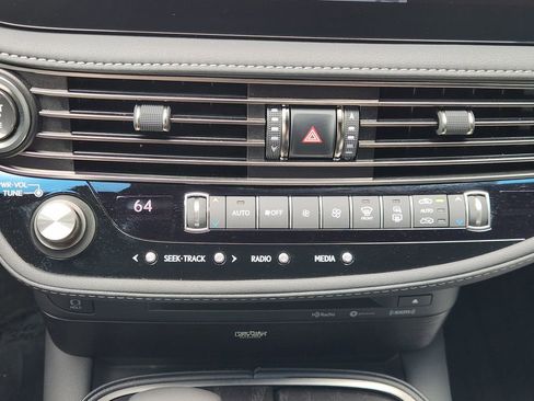 Used 2022 Lexus LS 500 AWD w/ Executive Package image 19