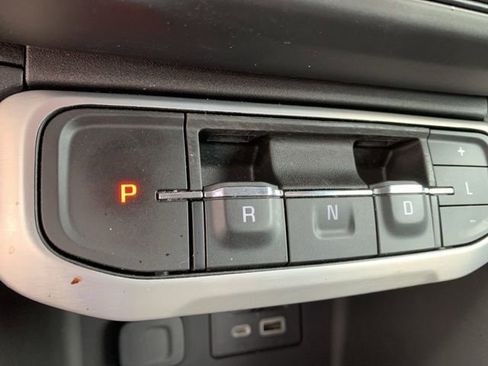 Used 2022 GMC Acadia SLE image 38