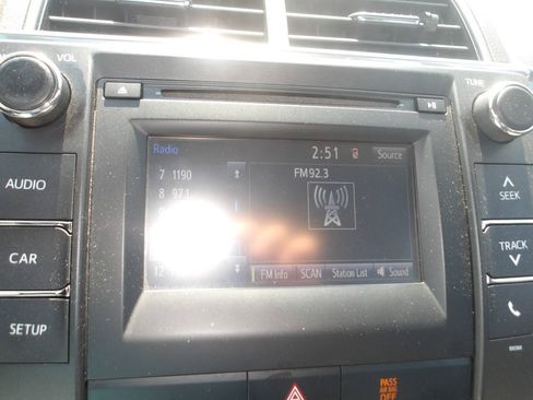 Used 2015 Toyota Camry SE FWD image 13