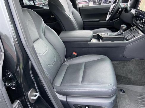 Used 2024 Lexus GX 550 image 34
