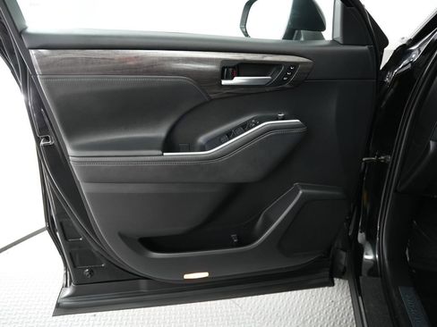 Used 2020 Toyota Highlander Limited image 46