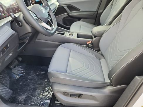 New 2026 Volkswagen Tiguan SE image 7