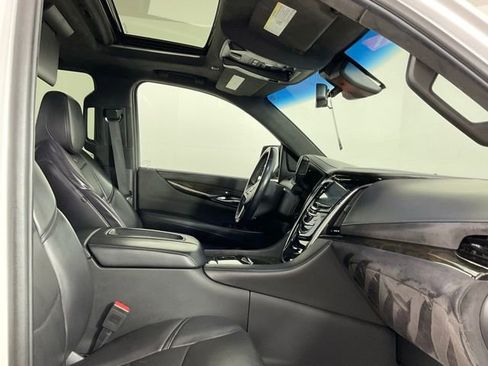 Used 2019 Cadillac Escalade ESV Platinum image 25