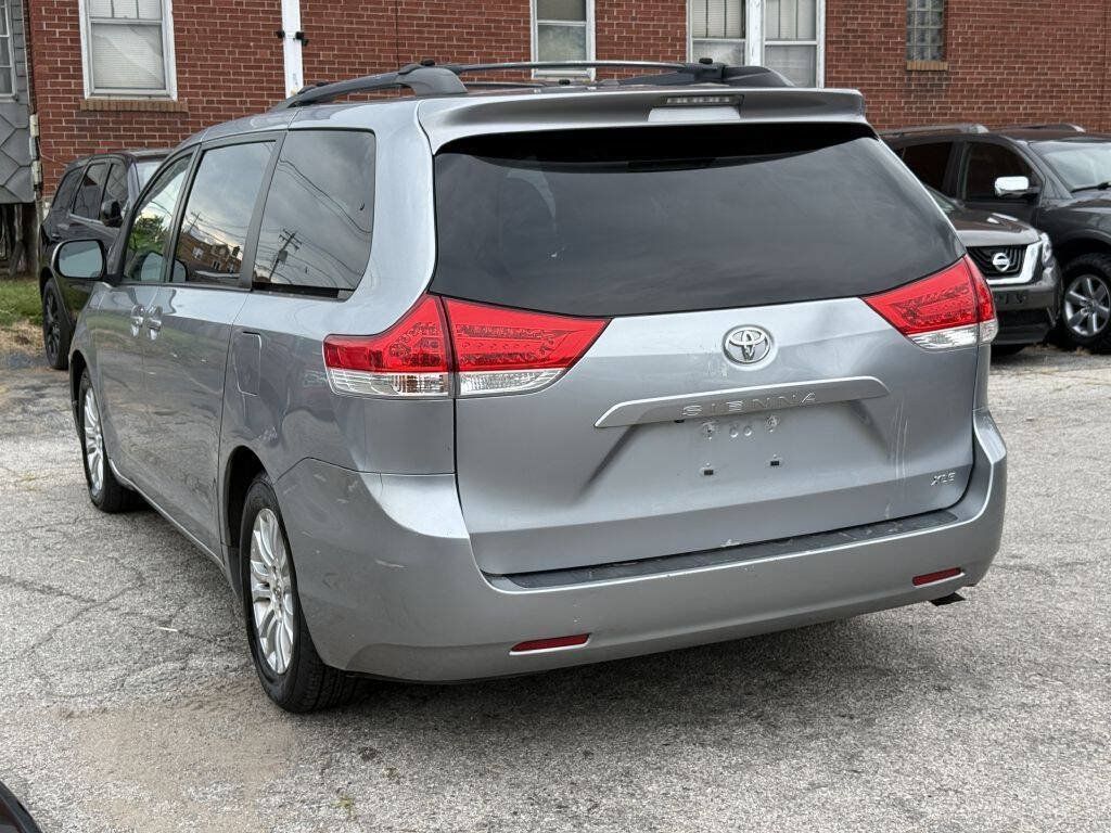 Used 2011 Toyota Sienna XLE w/ Entertainment Pkg FWD image 5