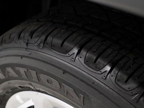 Used 2025 Jeep Compass Latitude image 19