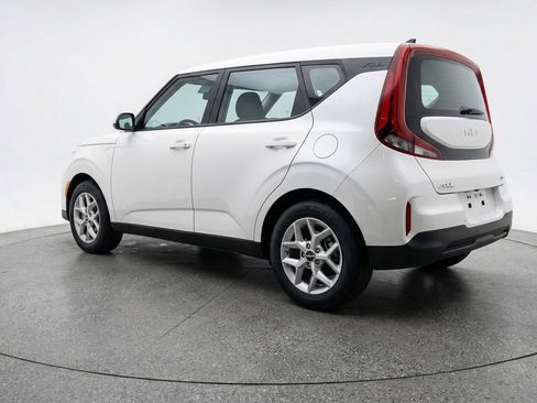 Used 2025 Kia Soul LX w/ LX Technology Package image 6