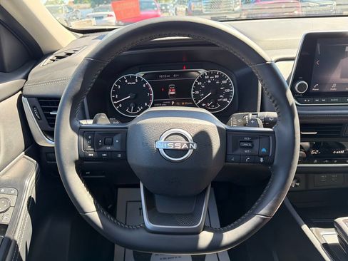 Used 2025 Nissan Rogue SV w/ SV Premium Package FWD image 32