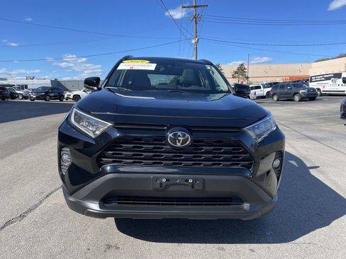 Certified 2019 Toyota RAV4 XLE Premium AWD/4WD image 5
