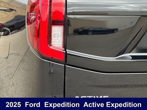 Used 2025 Ford Expedition Active AWD/4WD image 42