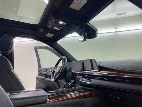 Certified 2023 Cadillac Escalade ESV Premium Luxury AWD/4WD image 17