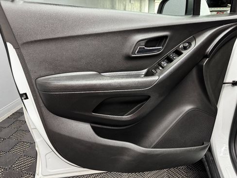 Used 2019 Chevrolet Trax LT w/ LT Convenience Package image 36