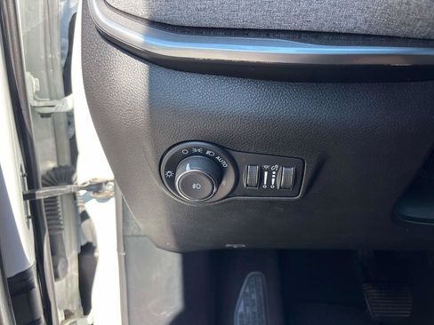 Used 2024 Jeep Compass Latitude AWD/4WD image 16