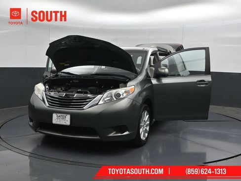 Used 2014 Toyota Sienna LE AWD/4WD image 53