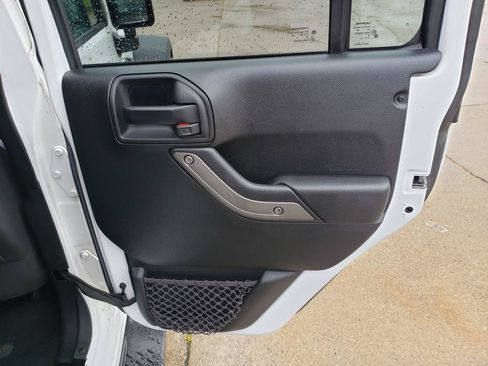 Used 2018 Jeep Wrangler Unlimited Sport S AWD/4WD image 19