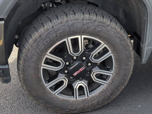 Used 2023 GMC Sierra 2500 AT4 w/ AT4 Preferred Package AWD/4WD image 12