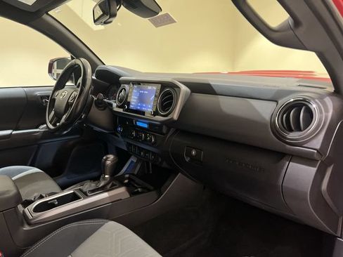 Used 2022 Toyota Tacoma TRD Sport w/ Technology Package RWD image 24
