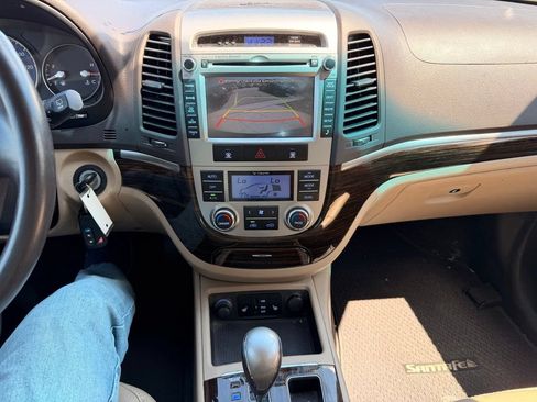 Used 2012 Hyundai Santa Fe Limited w/ Navigation Pkg 4 FWD image 4