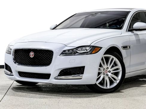 Used 2018 Jaguar XF Portfolio RWD image 10