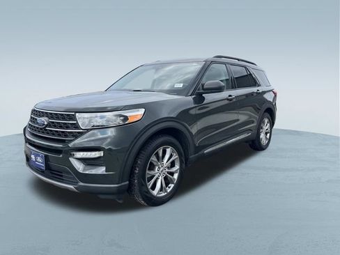 Certified 2022 Ford Explorer XLT w/ Equipment Group 202A RWD image 10