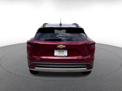 Used 2025 Chevrolet Trax LT FWD image 12