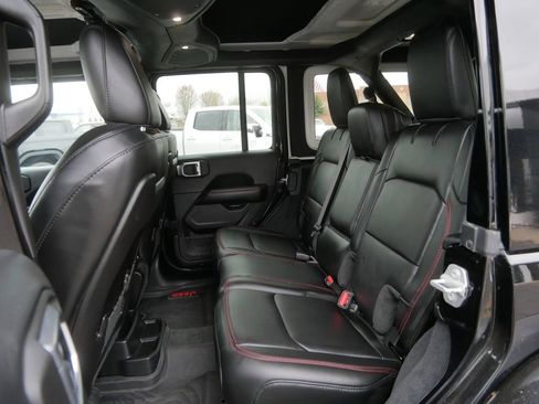 Used 2024 Jeep Wrangler Unlimited Rubicon AWD/4WD image 19