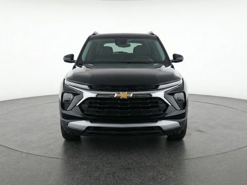 Used 2025 Chevrolet TrailBlazer LT image 2
