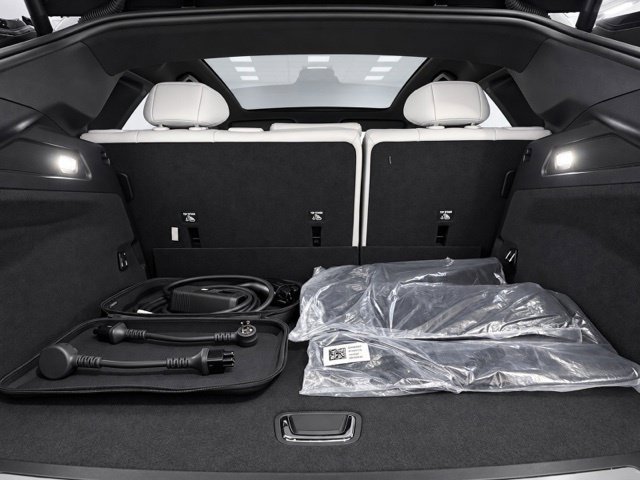Used 2024 Cadillac Lyriq Luxury AWD/4WD image 9