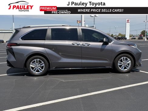 Used 2022 Toyota Sienna Limited FWD image 4
