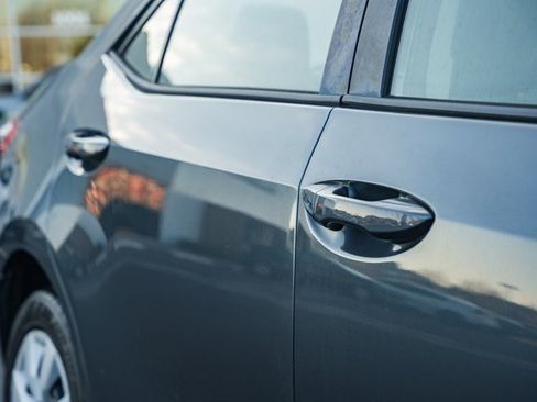 Used 2016 Toyota Corolla LE image 12