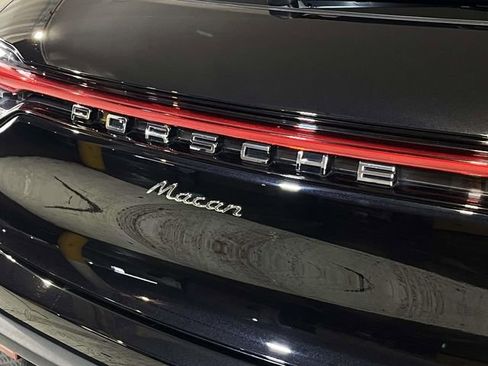 Certified 2025 Porsche Macan image 10